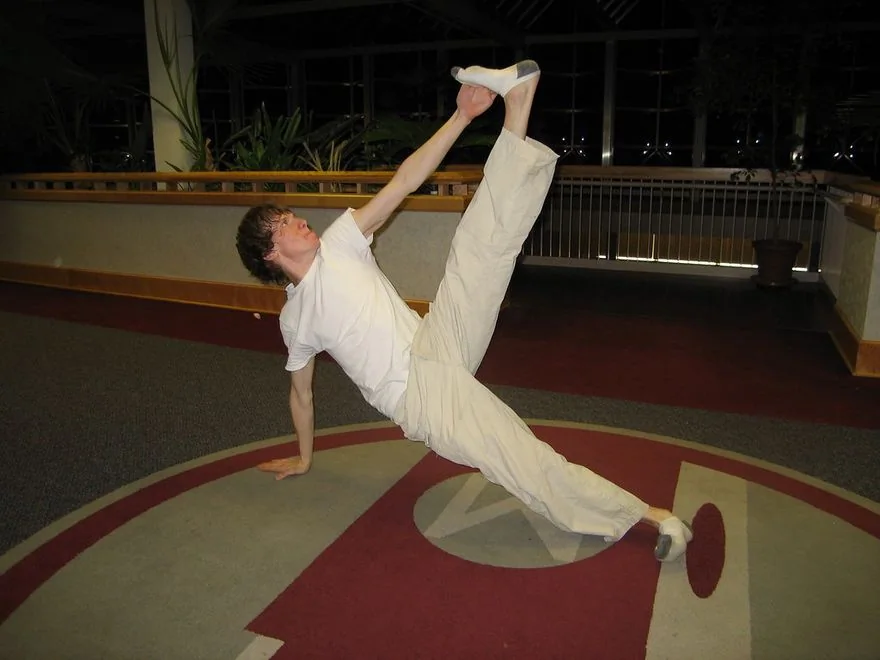 Side Plank Prep (Vasisthasana Prep) — photograph
